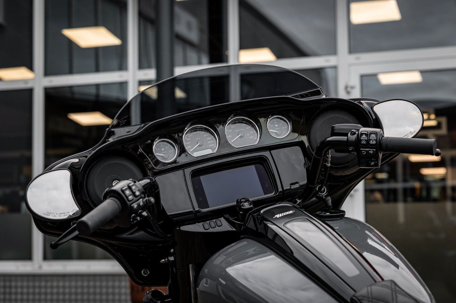 Fahrzeugabbildung Harley-Davidson FLHXST STREET GLIDE ST 117 - Jekill & Hyde -