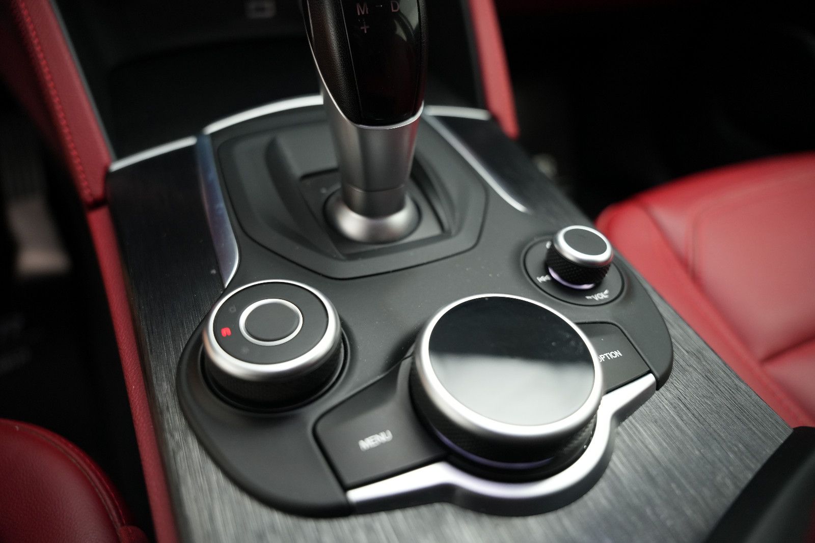 Fahrzeugabbildung Alfa Romeo Stelvio Super Q4/BI-XENON/PDC/AUTOMATIK/SPURHALT