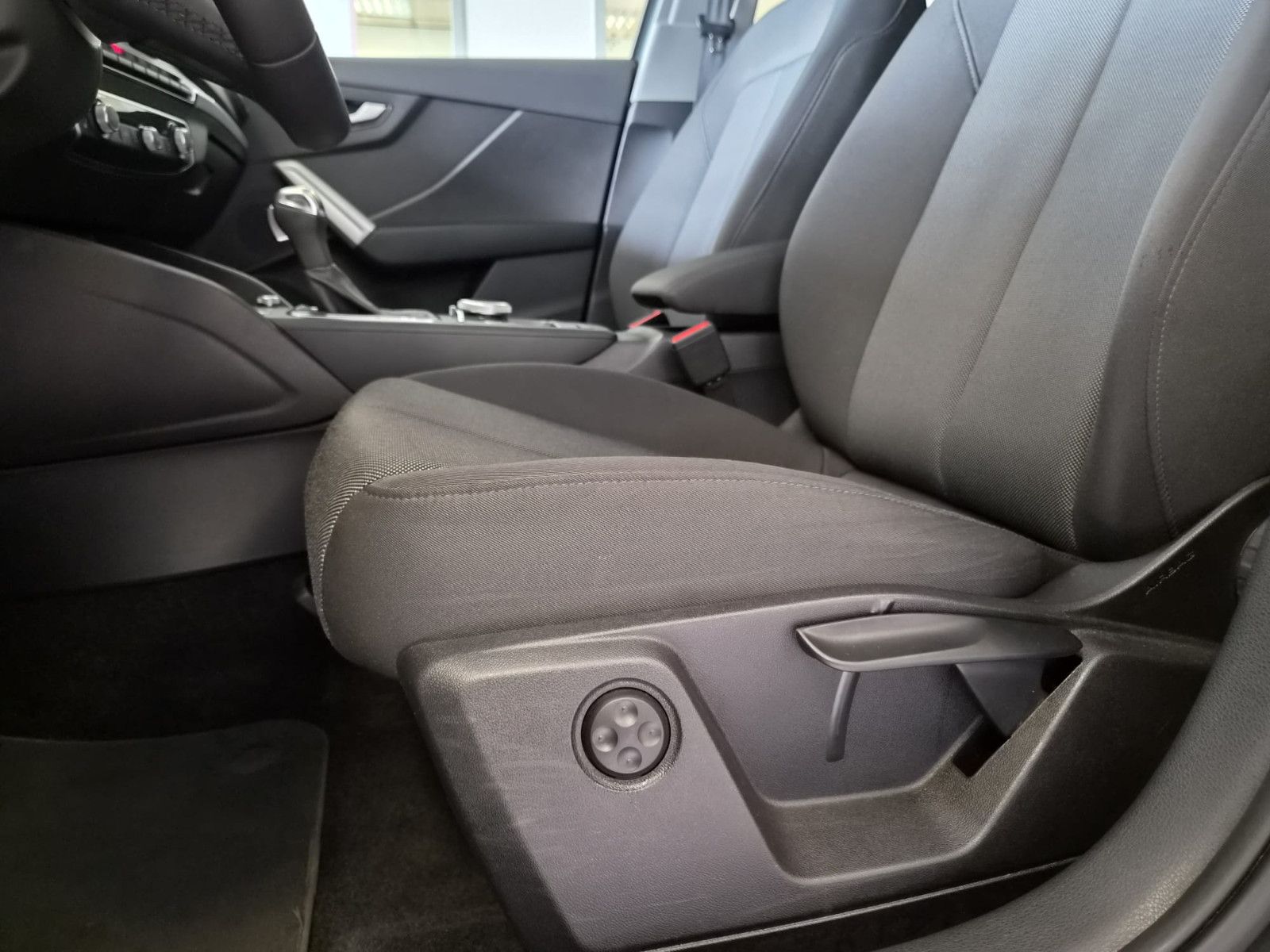 Fahrzeugabbildung Audi Q2 35 TFSI advanced / KLIMA / GARANTIE /