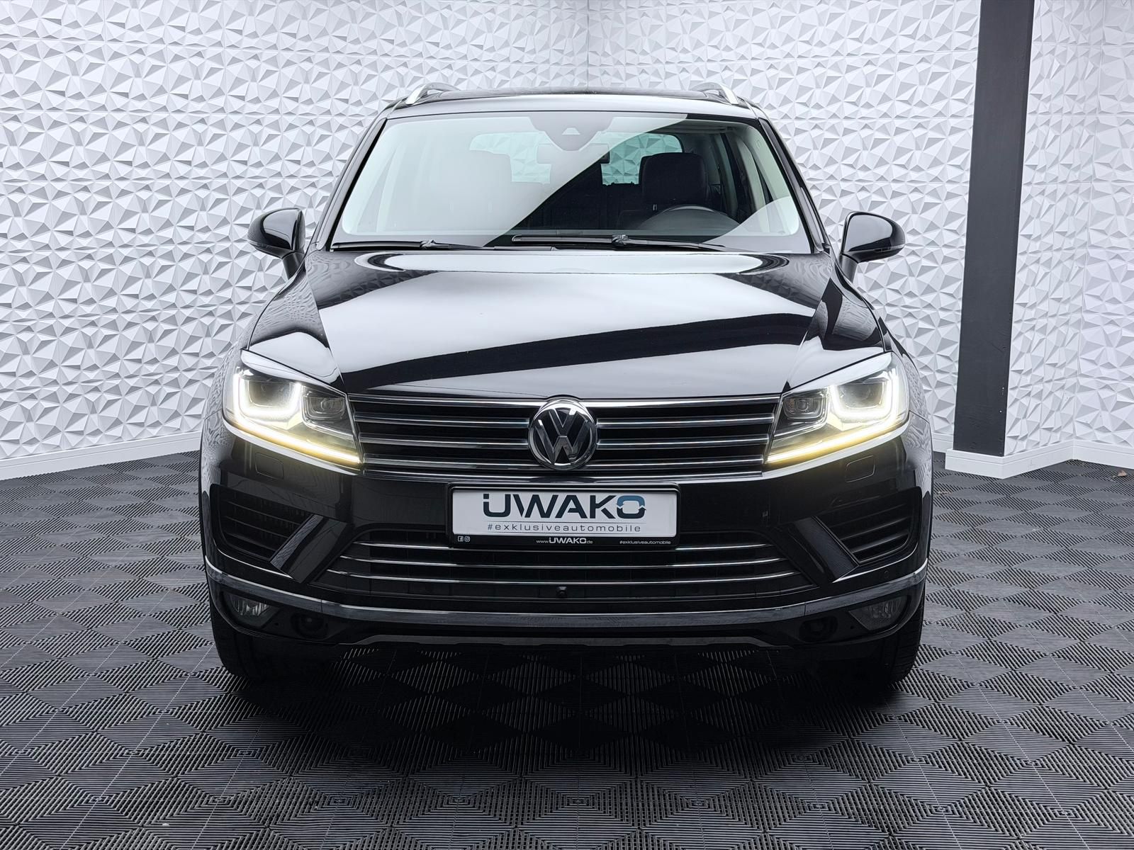 Fahrzeugabbildung Volkswagen Touareg 3.0 TDI 4M/LUFT/STANDHZ/PANO/AHK/360°/AC