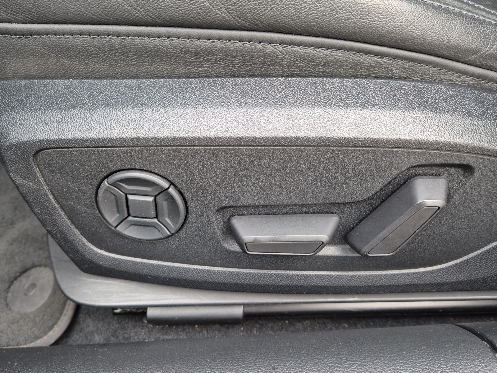 Fahrzeugabbildung Audi A6 Allroad quattro 45 TDI LED Navi Luft AVC HUD