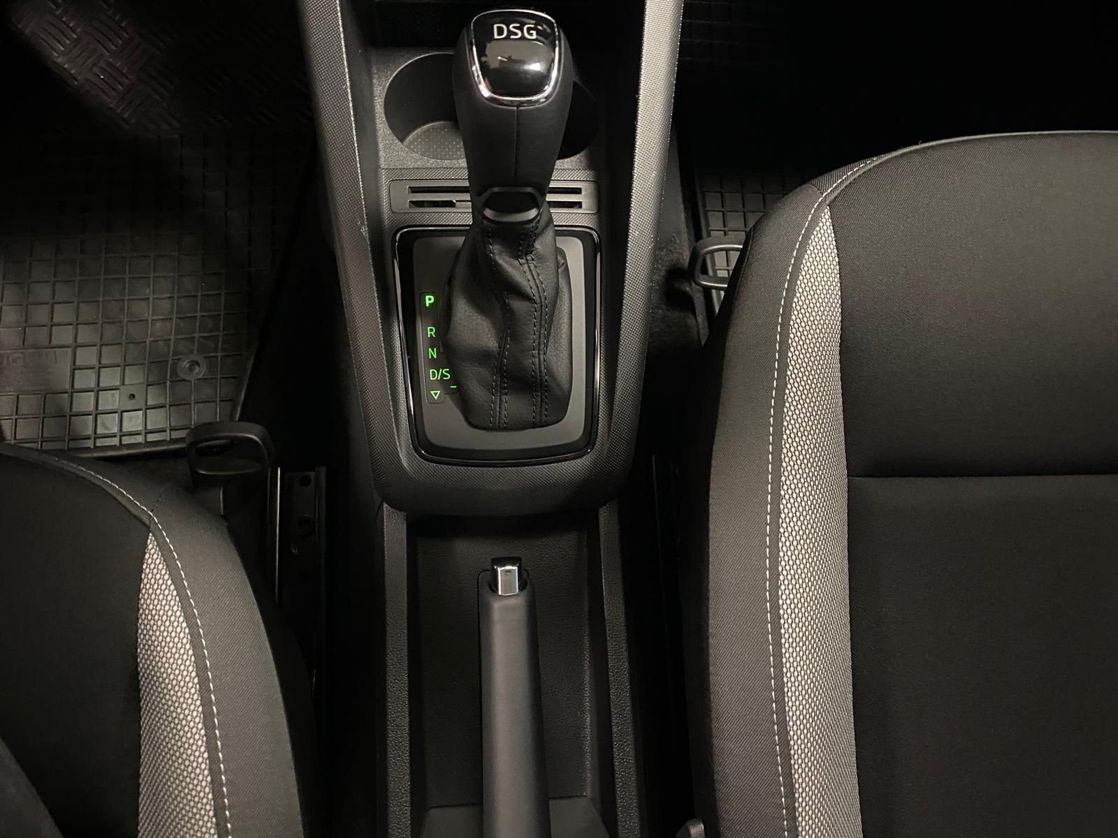 Fahrzeugabbildung SKODA Fabia 1.0 TSI DSG Ambition+Allwetter+PDC+1.Hand+