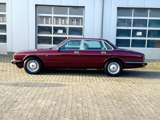 Jaguar XJ6