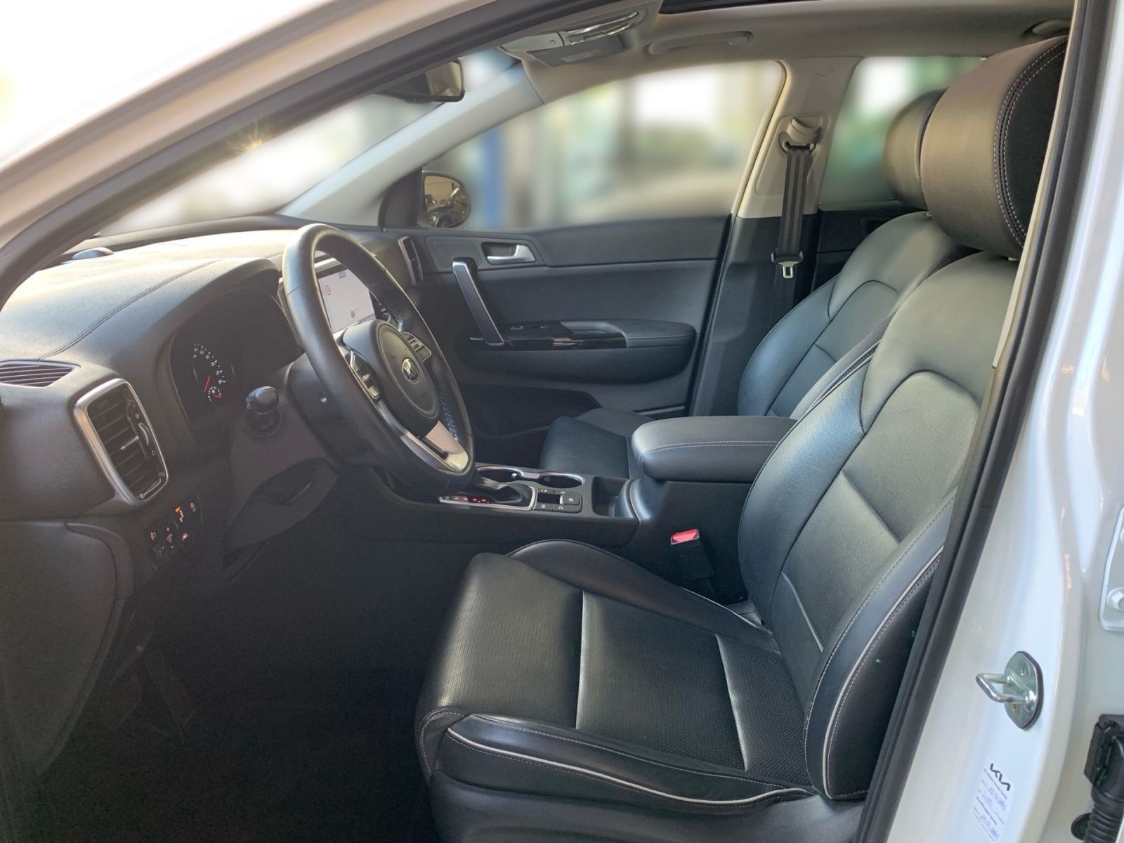 Fahrzeugabbildung Kia Sportage 1.6 T-GDI 7-DCT Black Edition Pan.Dach