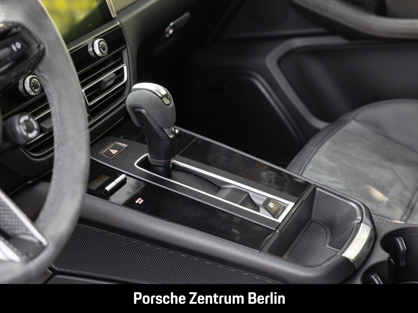 Porsche Macan GTS Karminrot Sportabgasanlage Panorama foto 23