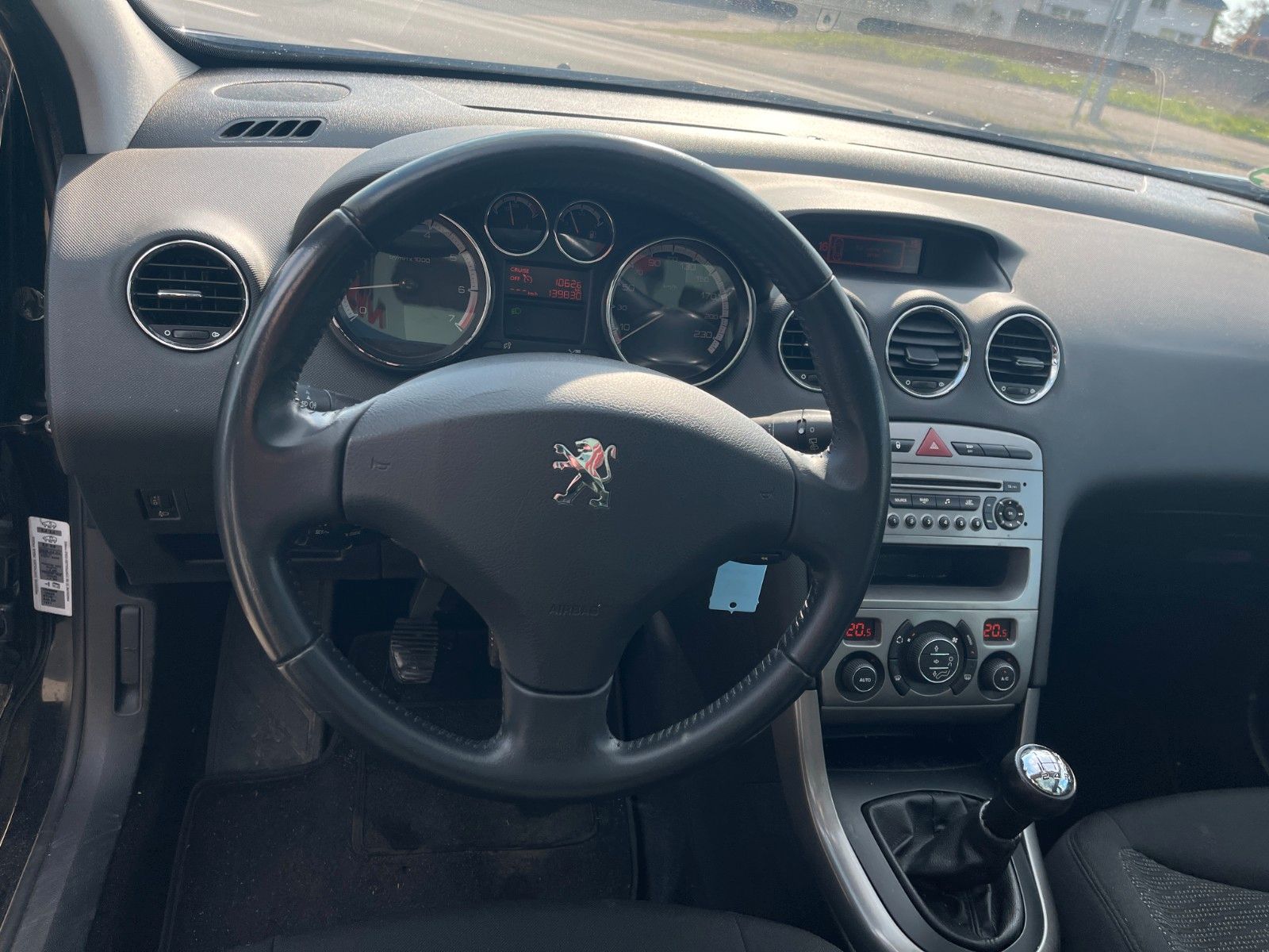 Fahrzeugabbildung Peugeot 308 SW Premium AHK 2. Radsatz