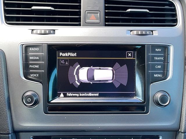 Volkswagen Golf VII Lim. 1.6 TDI DSG*NAVI*PARKPILOT*SHZ*