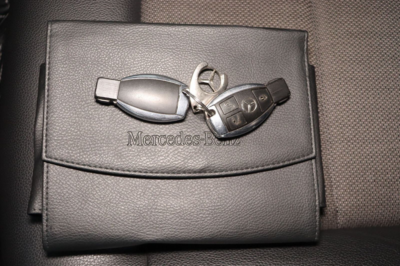 Fahrzeugabbildung Mercedes-Benz E 350 CGI T BlueEFFICIENCY * Navi * Sitzhzg. *