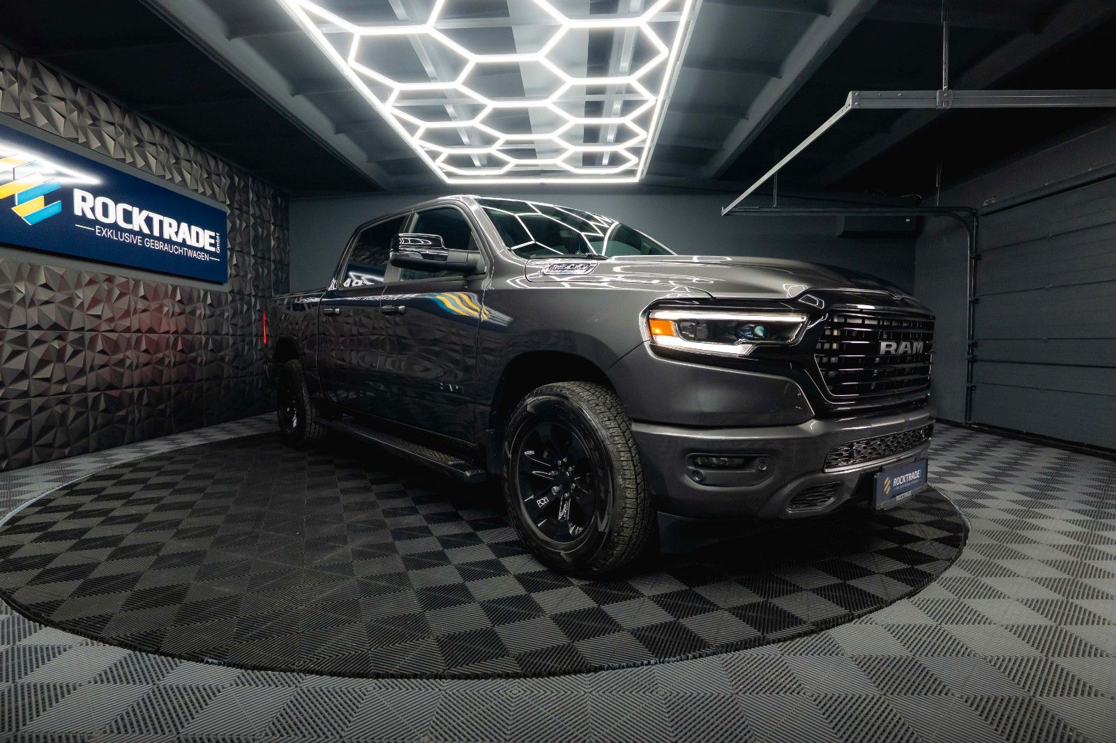 Fahrzeugabbildung Dodge RAM 5.7 V8 HEMI 4x4 LARAMIE Offroad Night LED