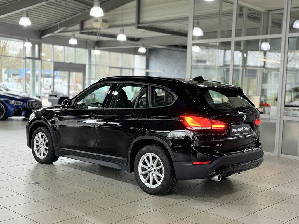 Fahrzeugabbildung BMW X1 sD18i Parkassist Navi LED Geschwindigkeitsreg