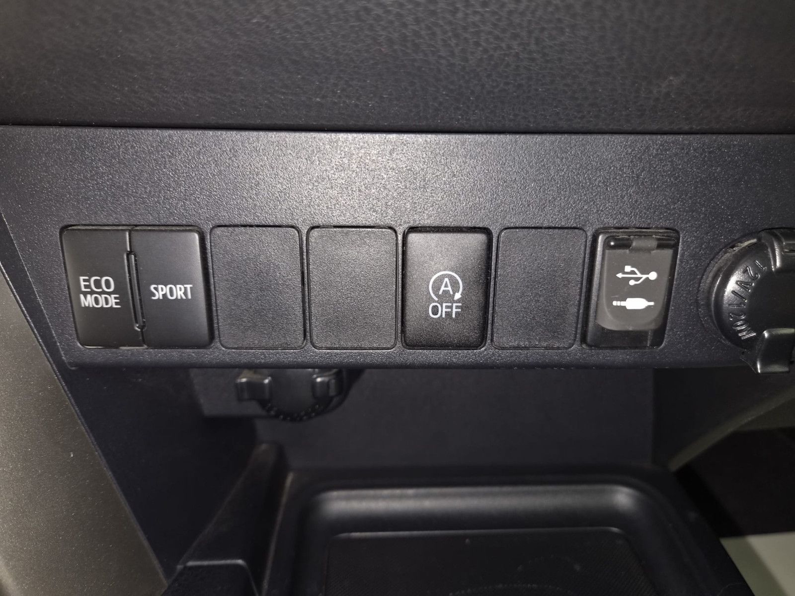 Fahrzeugabbildung Toyota RAV 4 2,0-l-VVT-i Comfort Auto 4x4