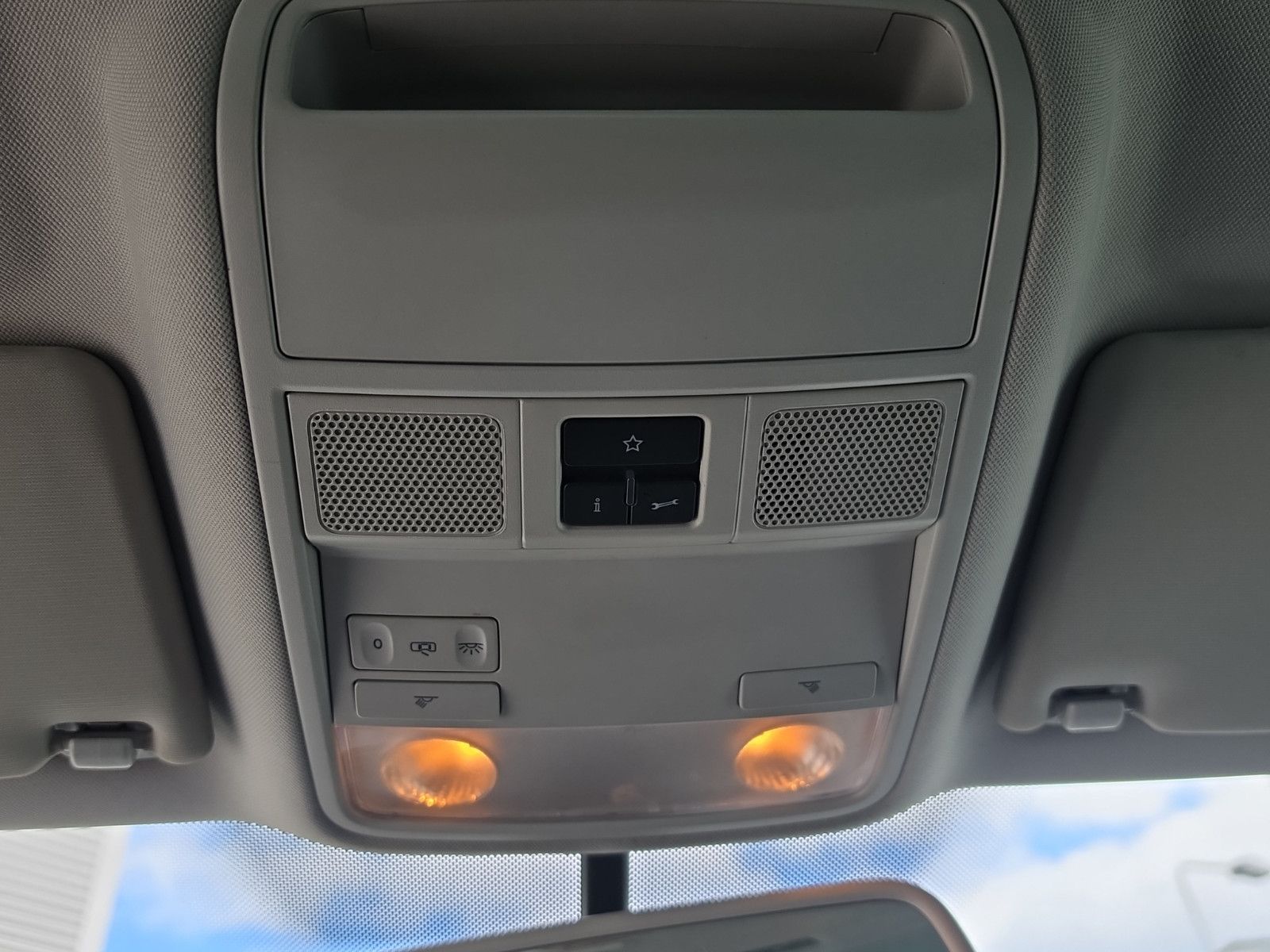 Fahrzeugabbildung Volkswagen Golf VI Style AUS 1.HAND SHZ PDC KLIMA TÜV NEU