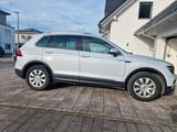 Volkswagen Tiguan, Allrad, AHK 3.300kg, Sitzheizung - VW Tiguan Gebrauchtwagen in Augsburg