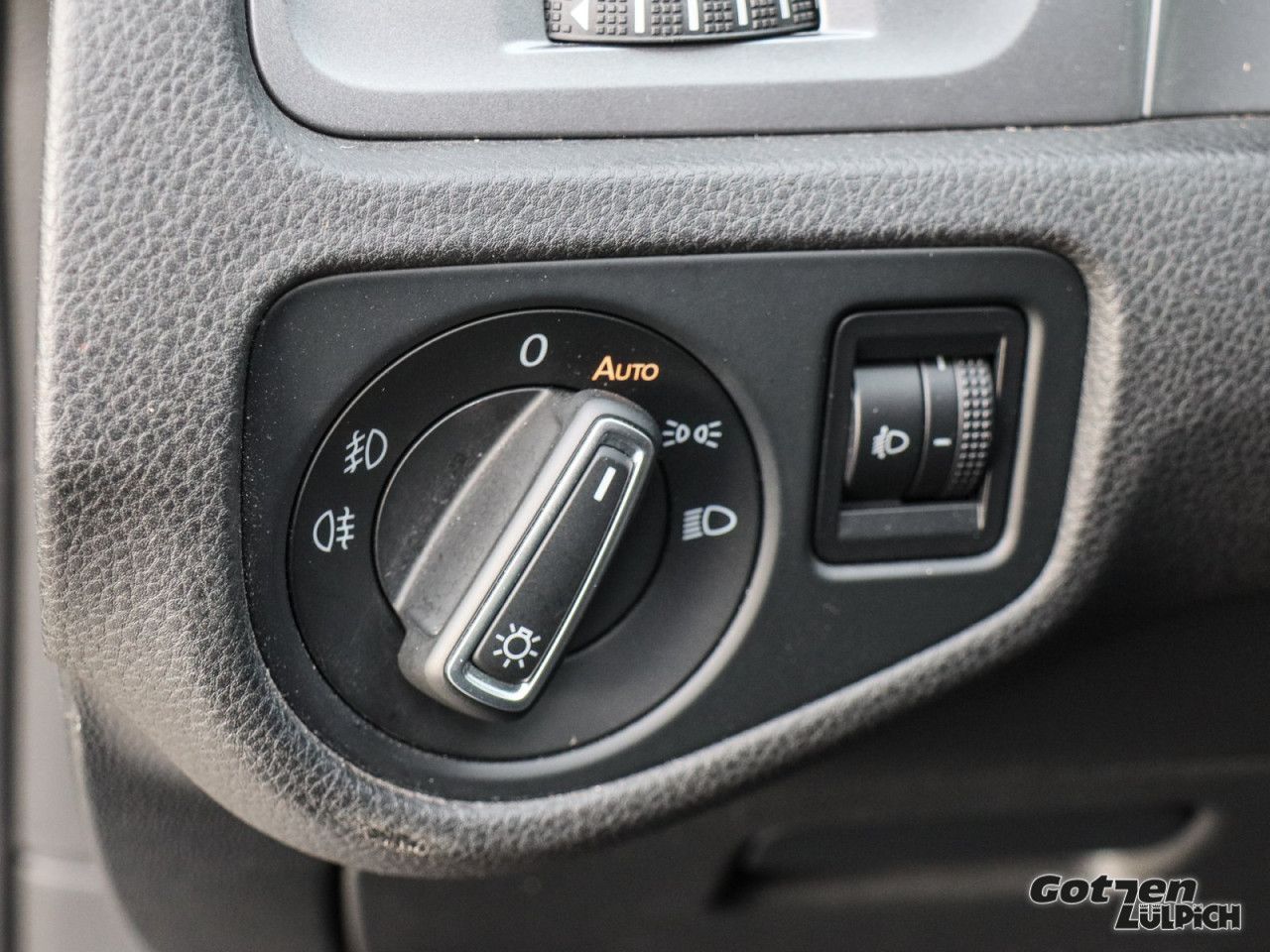 Fahrzeugabbildung Volkswagen Golf VII Variant 1.4 TSI BMT Lounge 1.4 TSI Navi