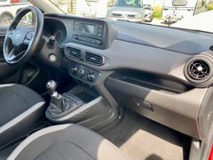 Fahrzeugabbildung Hyundai i10 1.0 SHZ KLIMA ALLWETTERREIFEN PDC RADIO USB