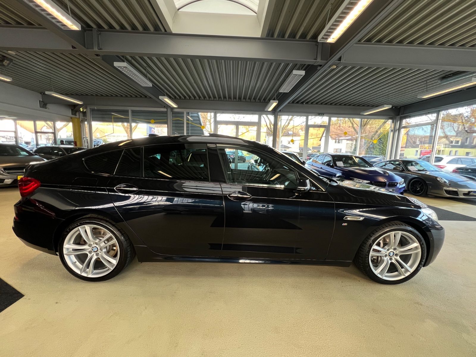 Fahrzeugabbildung BMW Gran Turismo 530 d xDrive M Sport