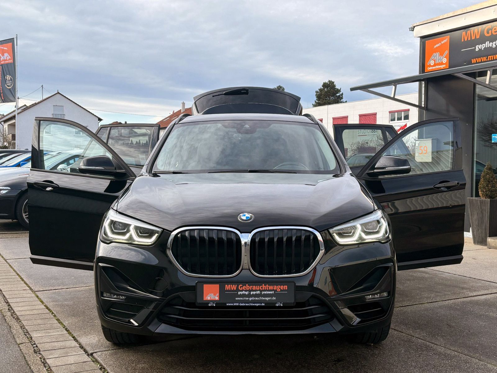 Fahrzeugabbildung BMW X1 sDrive 20i Sport-Line LED SHZ PDC KAM TEMP BT
