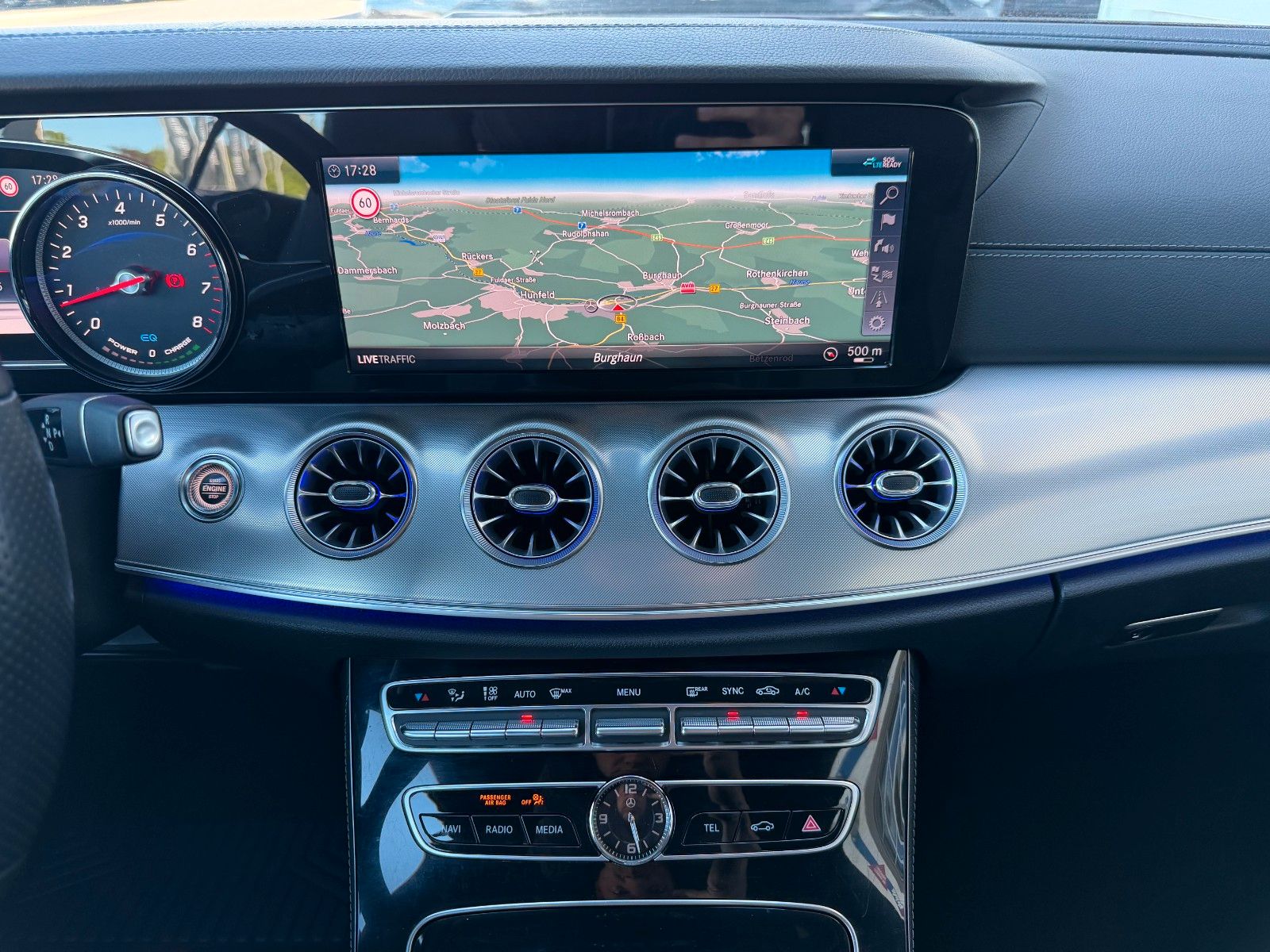 Fahrzeugabbildung Mercedes-Benz E 350 Coupe  AMG+Ambiente+RKamera+TotW+Alcantara