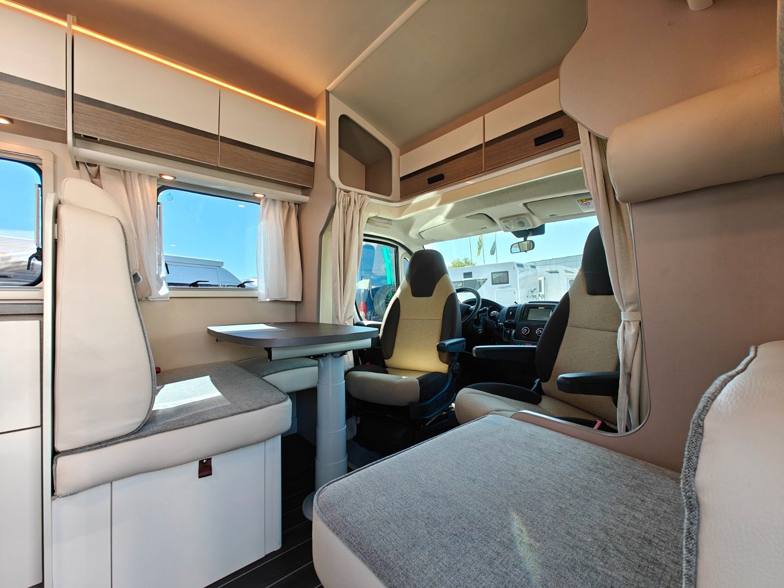Fahrzeugabbildung XGO Dynamic 68 P - SAT, TV, Solar, Markise, Kamera -
