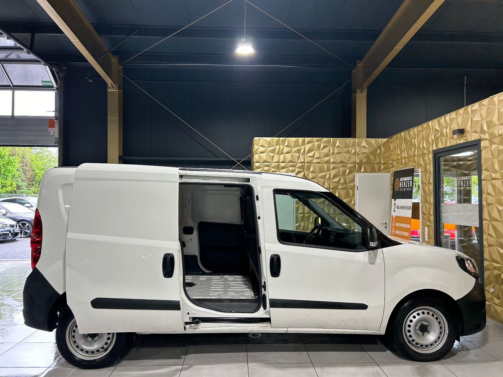 Fahrzeugabbildung Fiat Doblò MAXI/KAMERA/KLIMA/2-SITZ