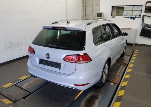 Fahrzeugabbildung Volkswagen Golf VII Variant 14TSI DSG JOIN ANHZV KAMERA PDC