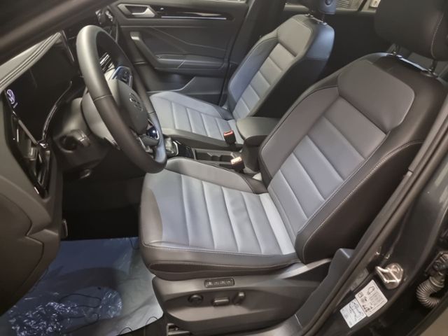 Fahrzeugabbildung Volkswagen T-Roc 1,5 TSI DSG BLACK STYLE VOLLLEDER NAVI AHK