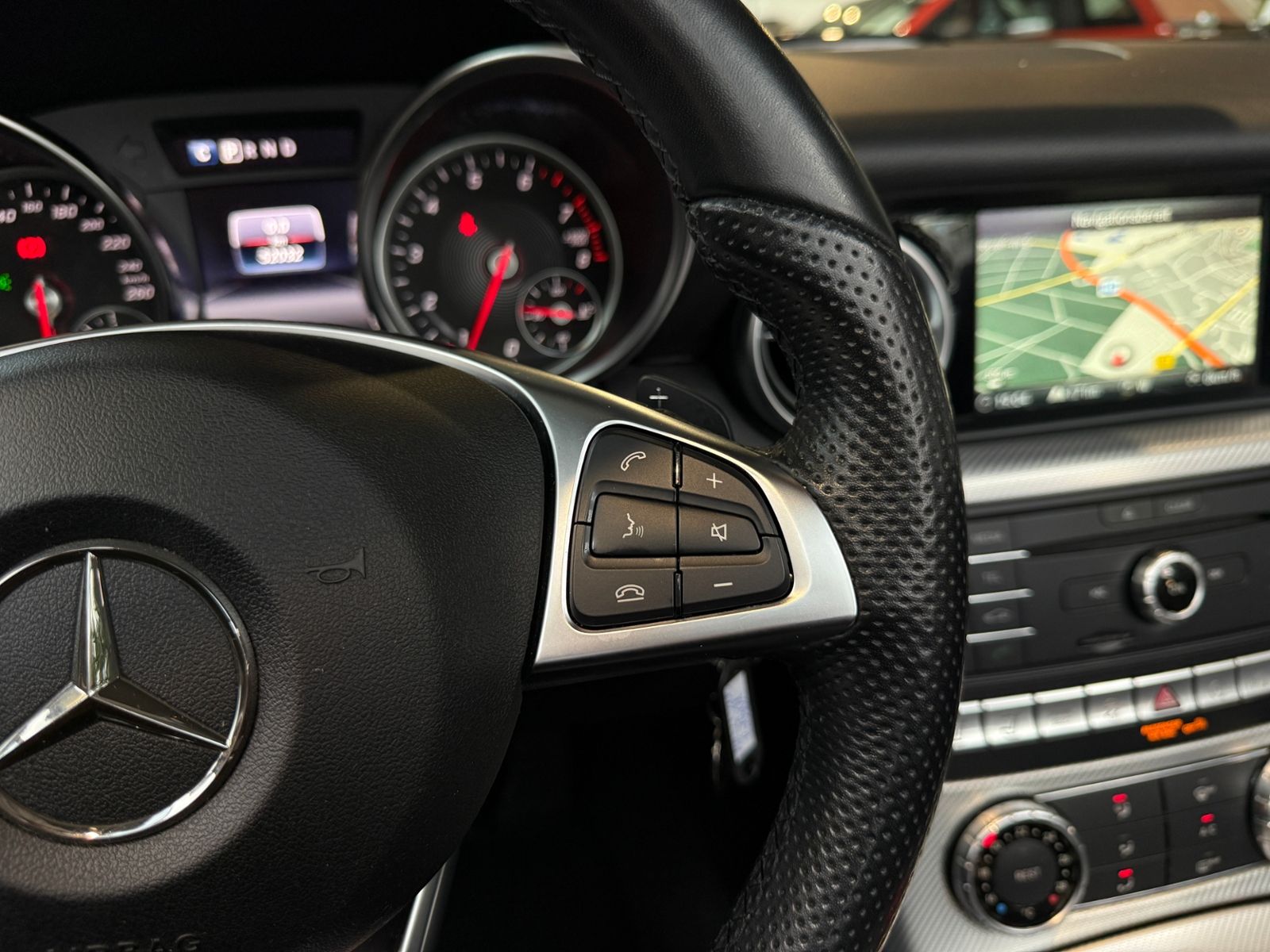 Fahrzeugabbildung Mercedes-Benz SLC 200 AIRSCARF LED NAVI