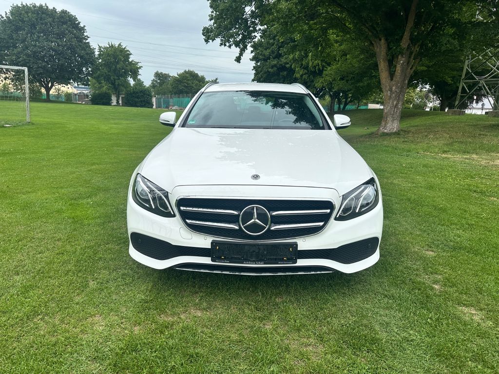 Image of Mercedes-Benz E 200