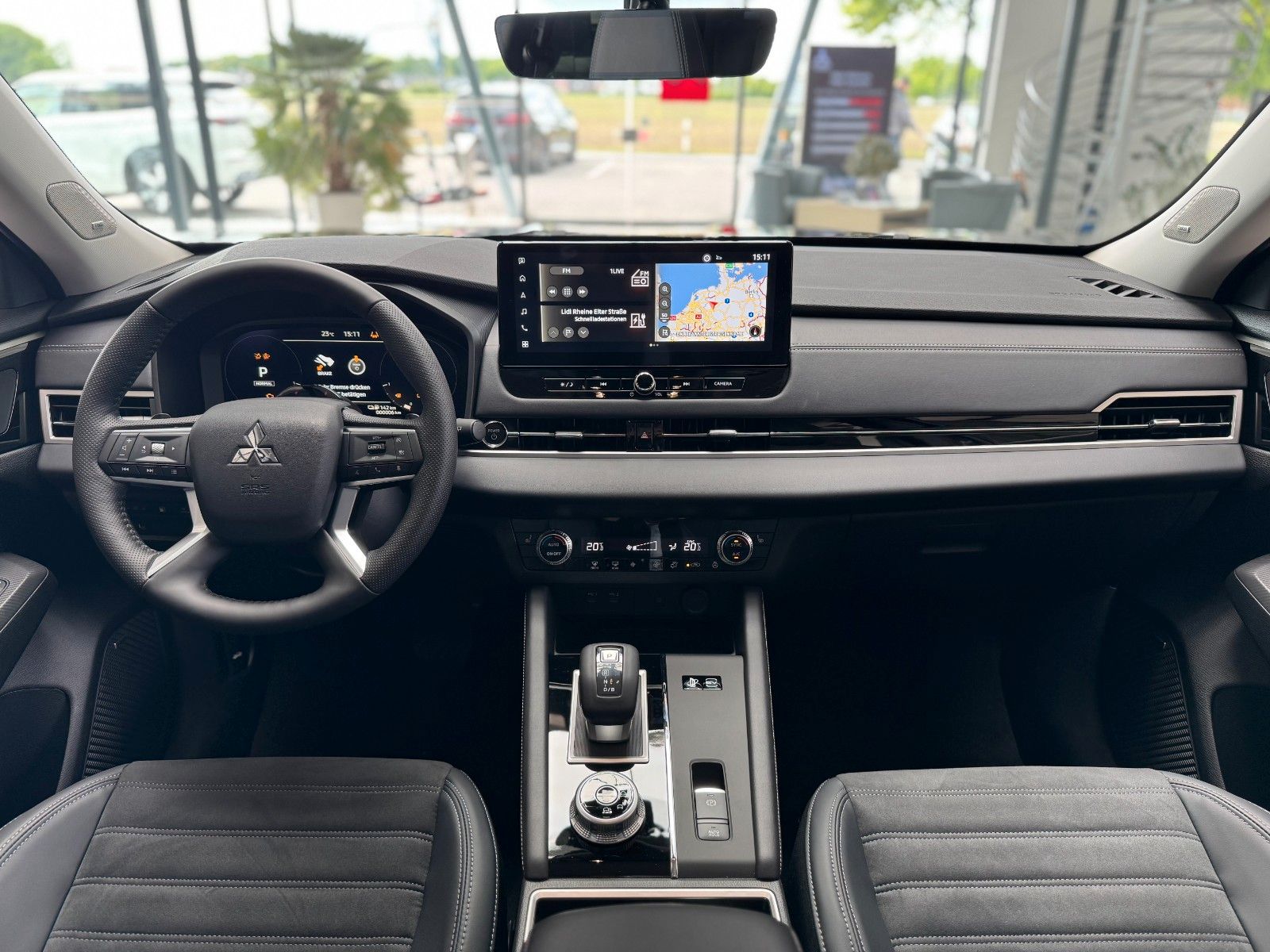 Fahrzeugabbildung Mitsubishi Plug-in Hybrid Outlander Intro Edition