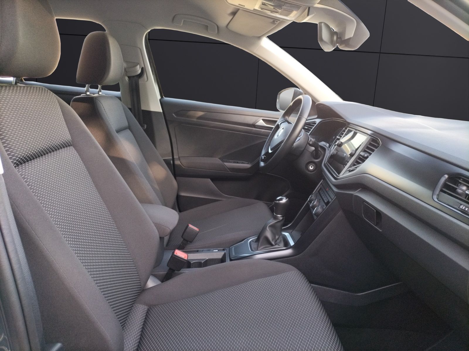 Fahrzeugabbildung Volkswagen T-Roc TSI AHK SHZ Klima WeConnect DAB+