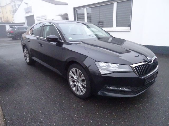 Skoda Superb Lim. Ambition 1.Hand Navi 18"Alu PDC