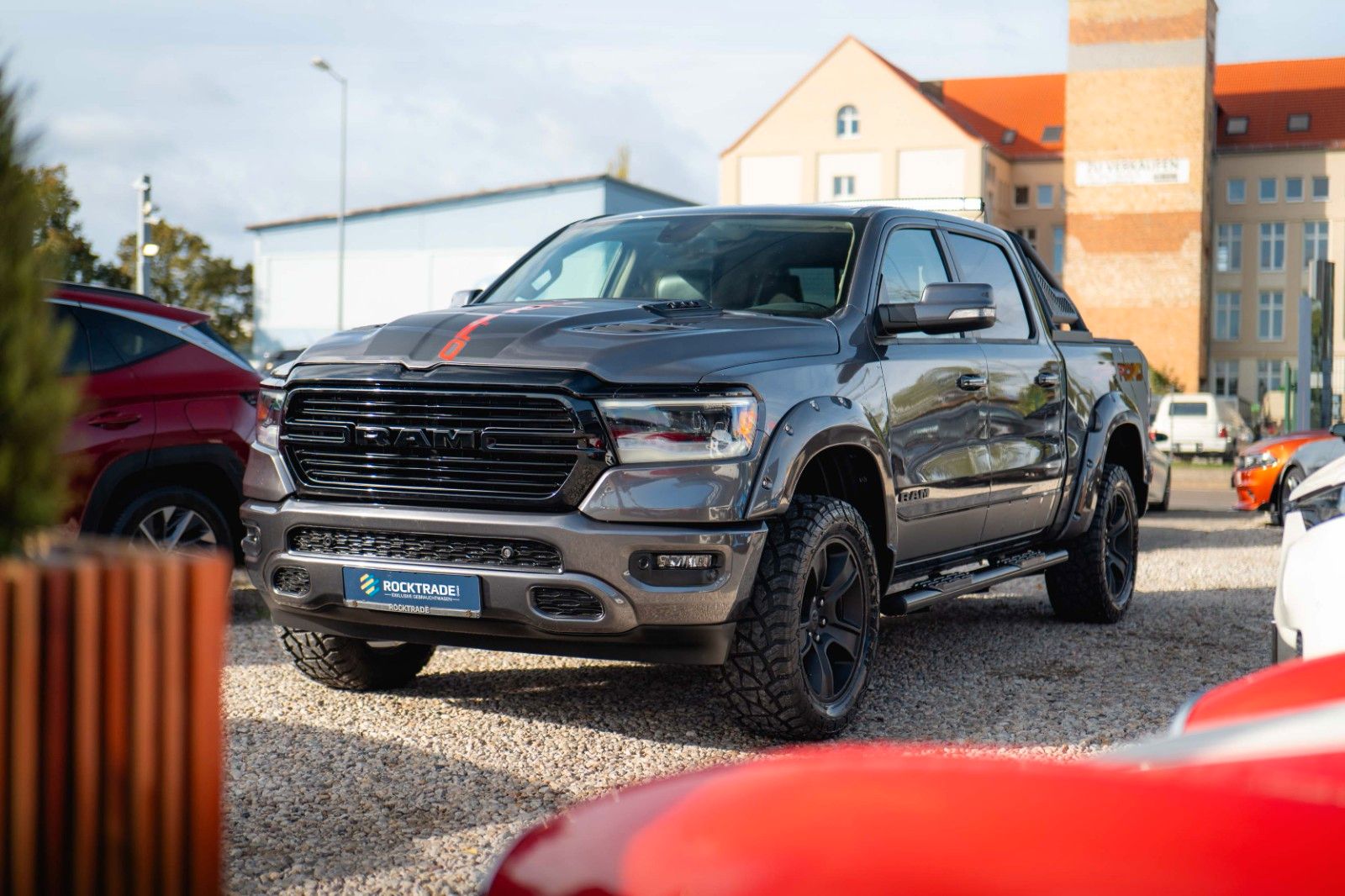 Fahrzeugabbildung Dodge RAM 5.7 V8 HEMI 4x4 OFFROAD NIGHT-Paket LARAMIE