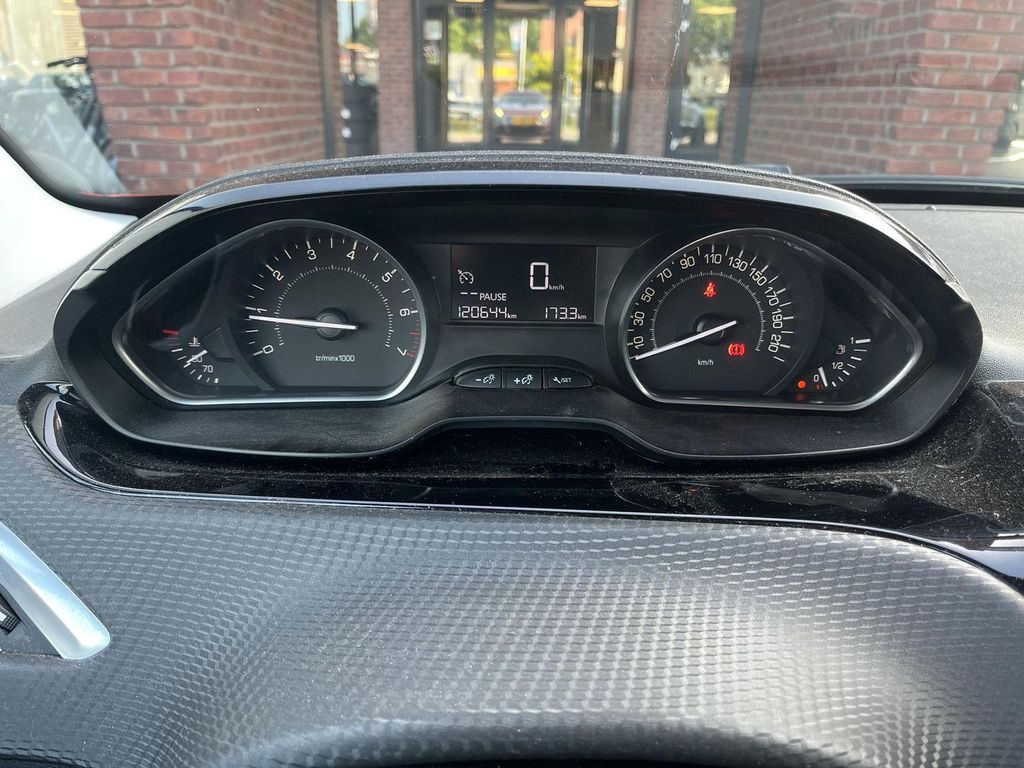 Peugeot 208 1.2 PureTech GT-line navi Händlerwartung