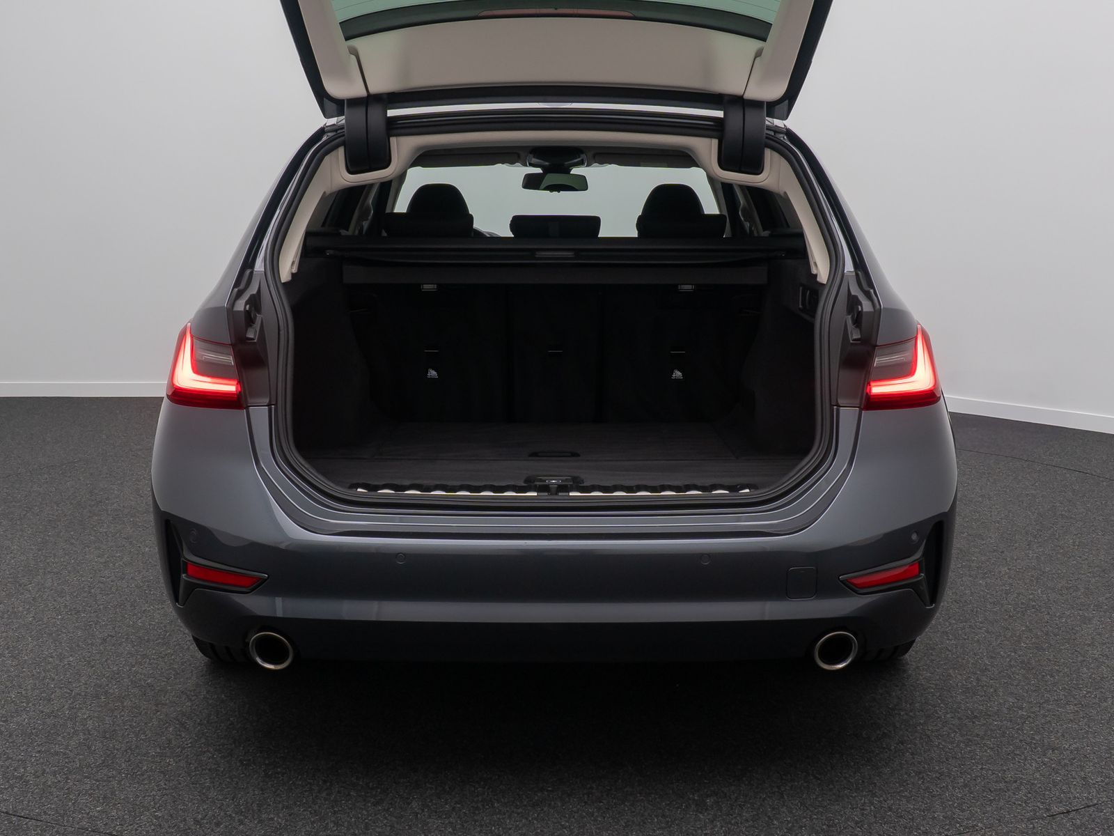 Fahrzeugabbildung BMW 318i GeschwindigReg DAB Alarm PDC LED CockpitPro