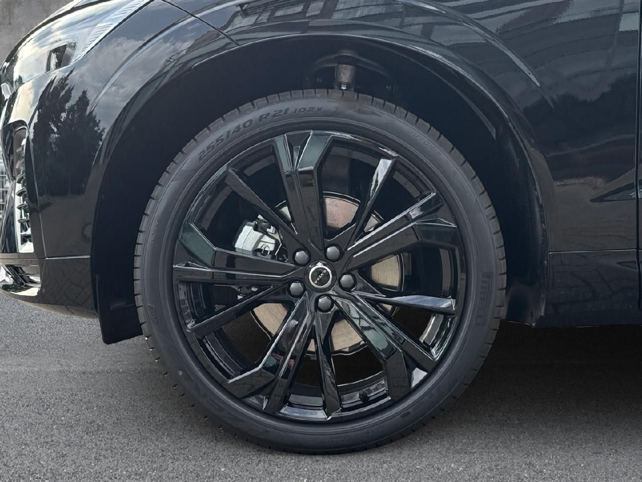 Fahrzeugabbildung Volvo XC60 B5 Benzin AWD Plus Black Edition