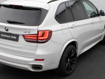 Fahrzeugabbildung BMW X5 xD40d M Sport Kamera Panorama HUD DAB H/K AHK