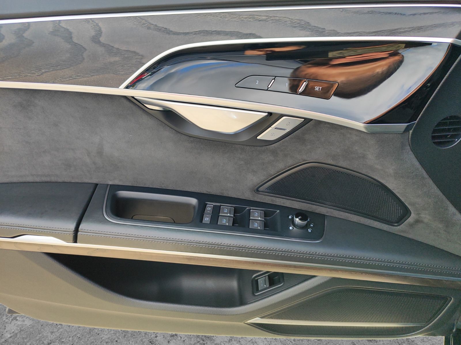 Fahrzeugabbildung Audi A8 50 TDI quattro Matrix*HeadUp*Pano*B&O*Navi