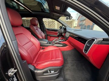 Porsche Cayenne - 8