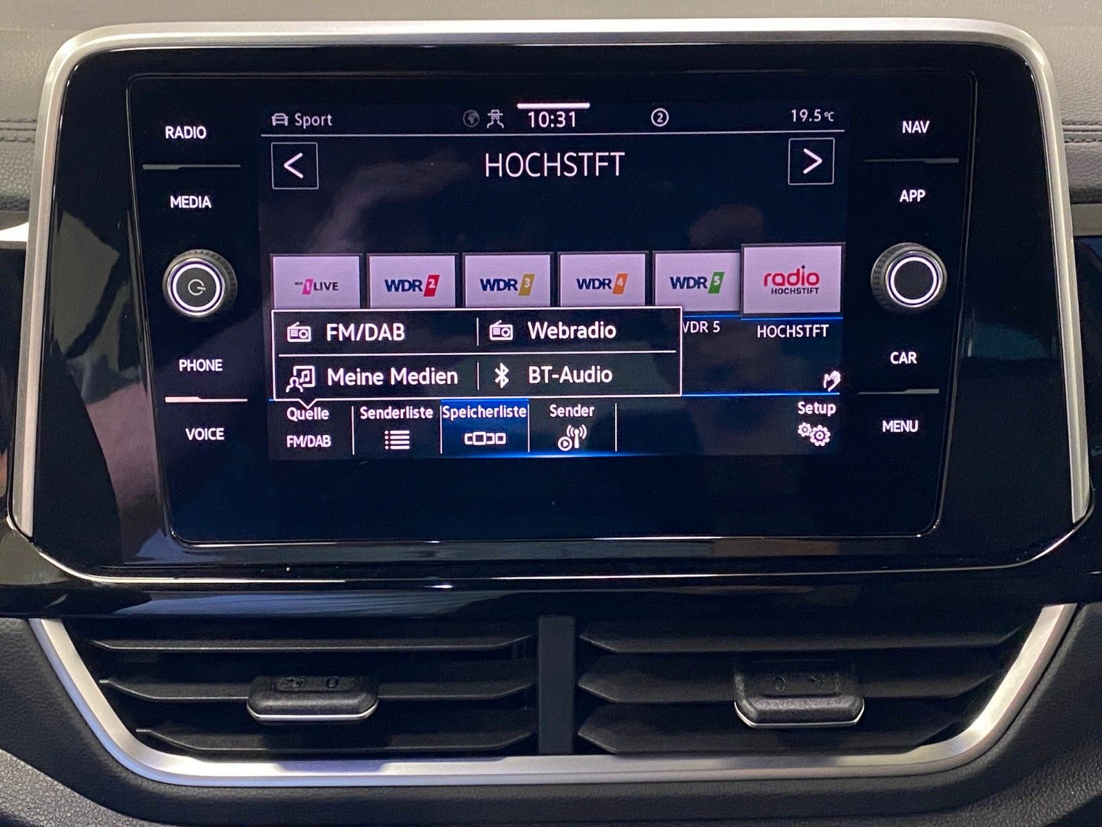 Fahrzeugabbildung Volkswagen T-Roc 1.5 TSI DSG R-Line+ACC+Garantie bis 2030++