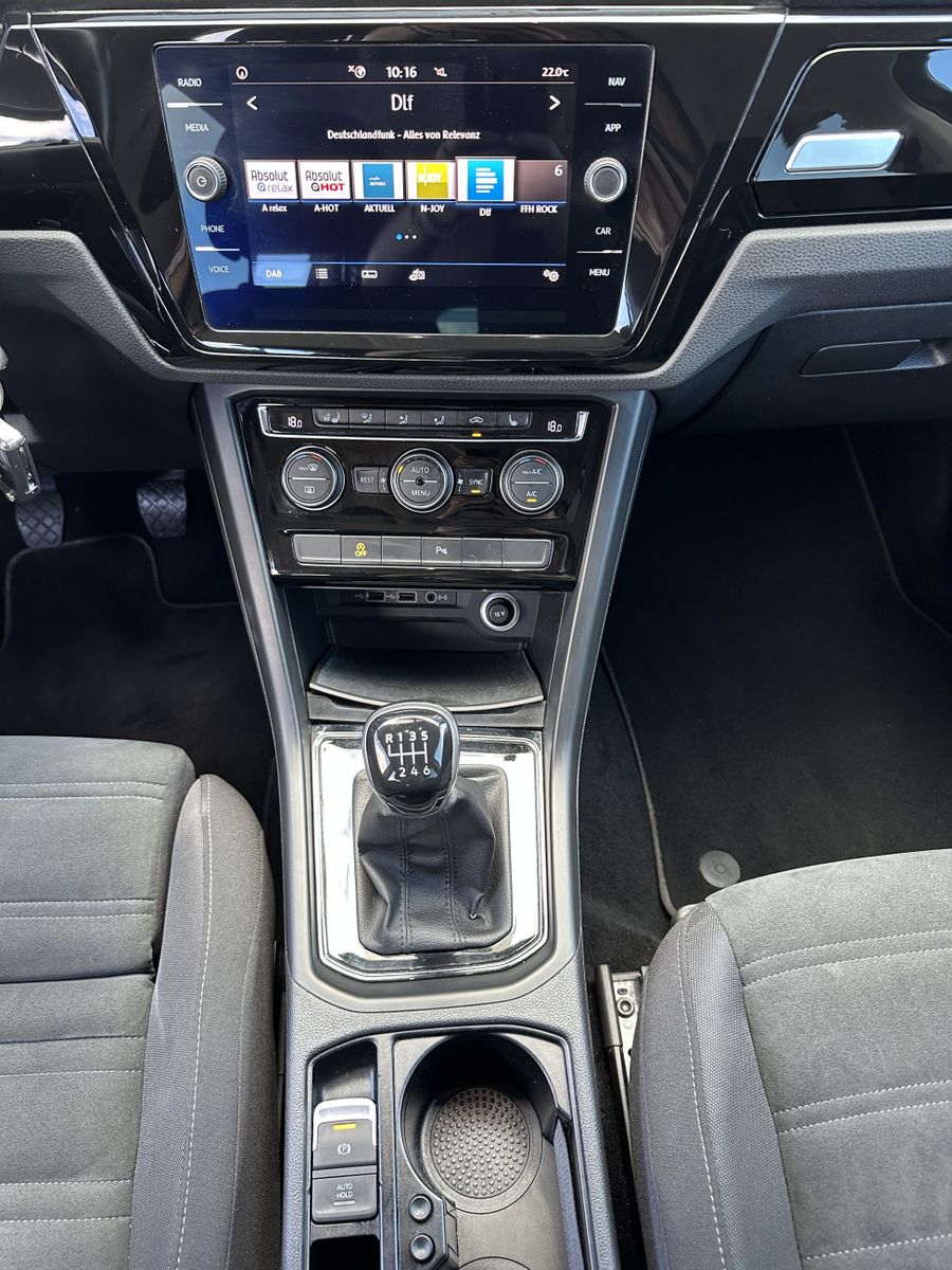 Fahrzeugabbildung Volkswagen Touran 2.0 TDI Highline NAV+LED+ACC+FAMILY-PAKET
