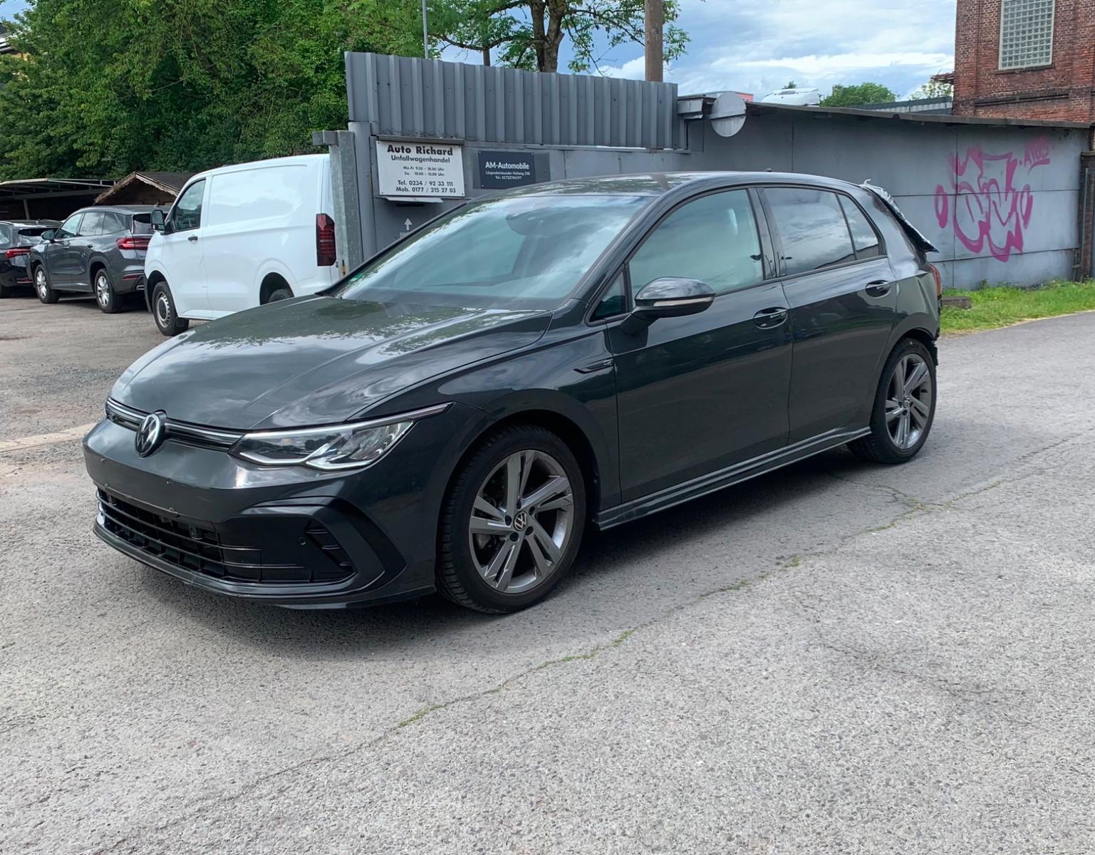 Volkswagen Golf VIII Lim. R-Line 1.5 eTSI DSG Automatik