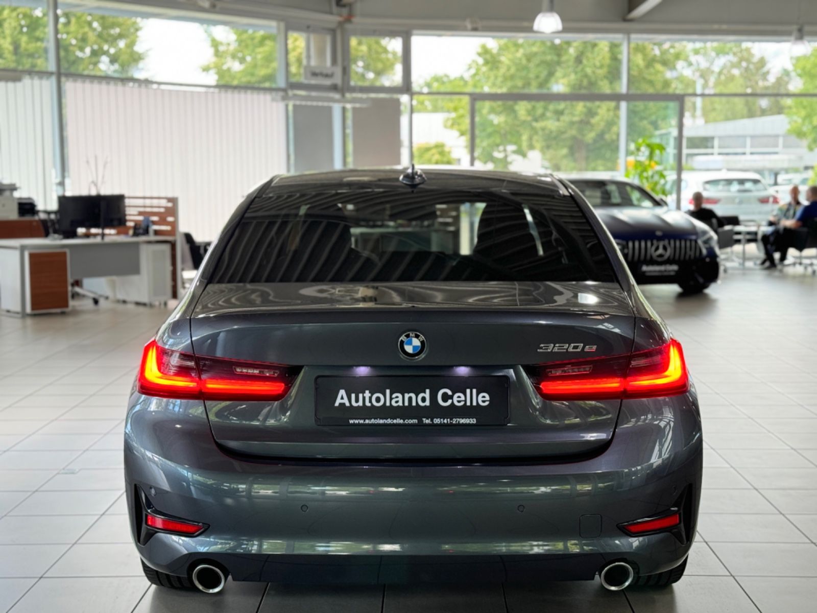 Fahrzeugabbildung BMW 320e HiFi DAB Alarm Fernlichtas Leder LED Sport