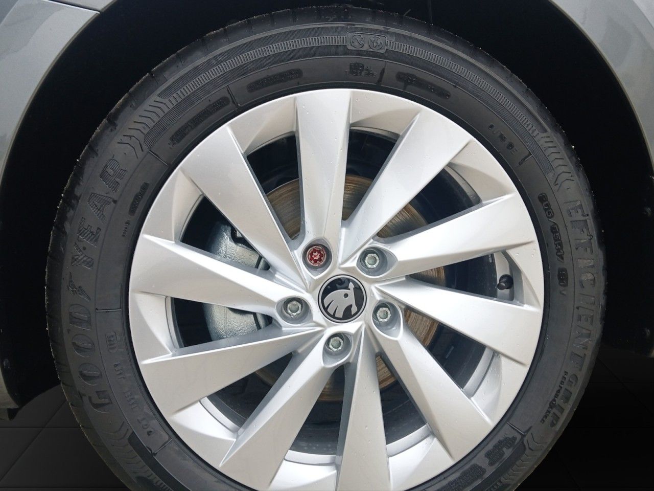 SKODA Octavia Combi 2.0 TDI 110 kW Selection Navi AHK - Bild 23