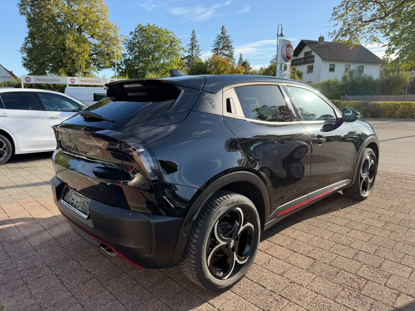 Fahrzeugabbildung Alfa Romeo Junior Ibrida 1.2 VGT 48V-Hybrid 100 kW Speciale