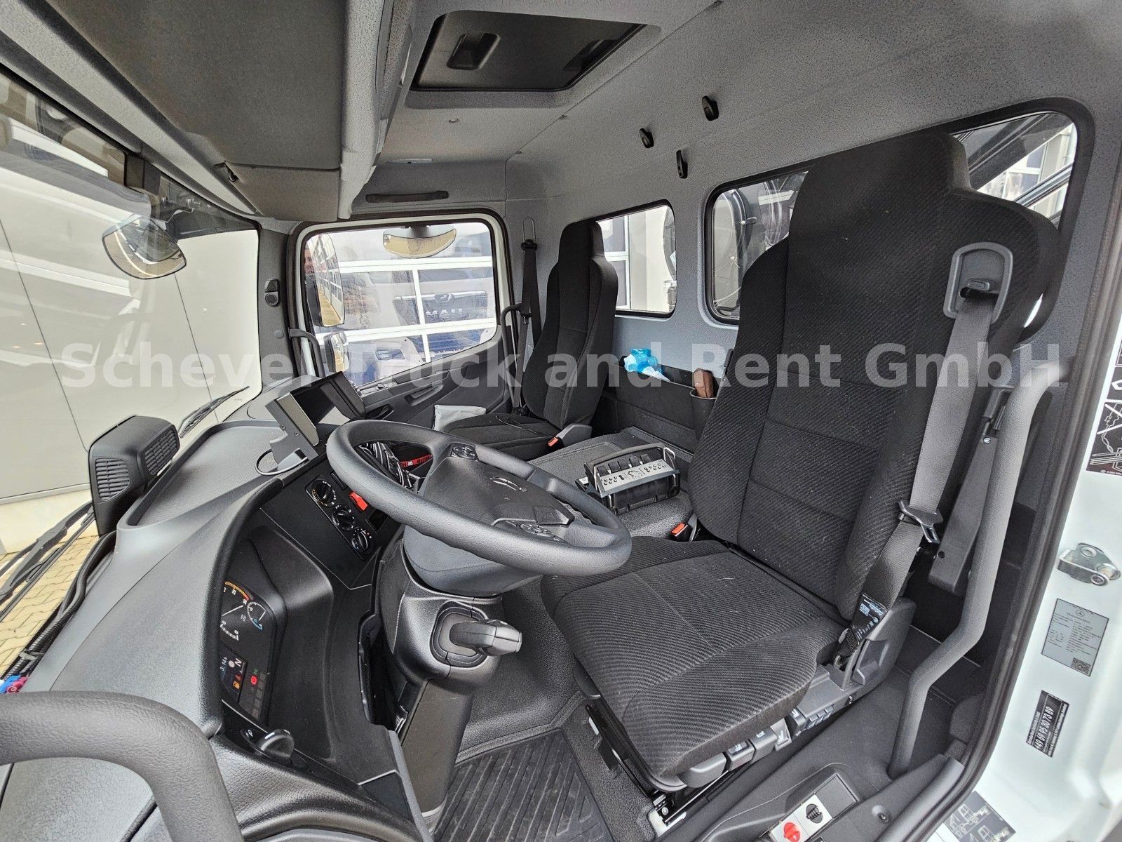 Fahrzeugabbildung Mercedes-Benz 923 Atego Dreiseitenkipper MEILLER + HIAB 072