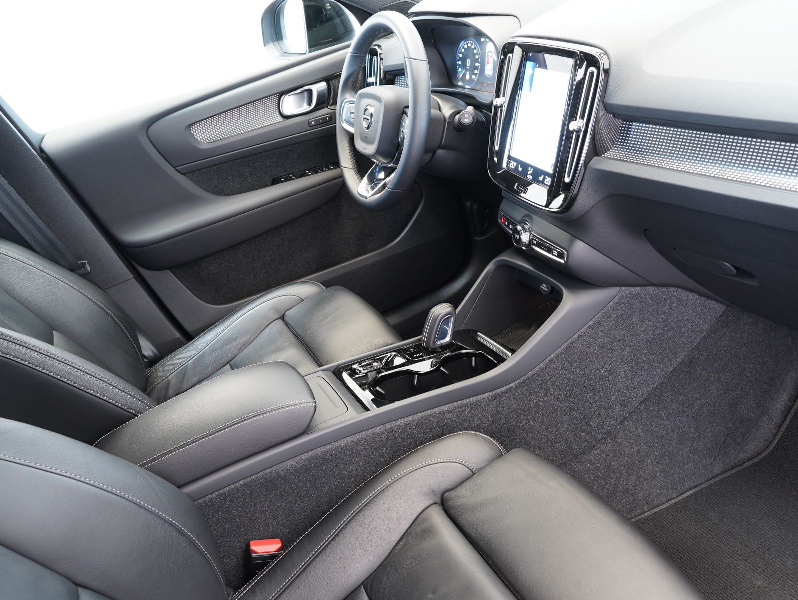 Fahrzeugabbildung Volvo XC40 B4 B R Design LED/NAVI/ACC/LEDER/360°