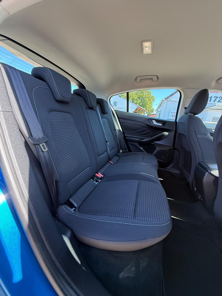 Ford Focus Titanium Sportsitze Sport Lenkrad