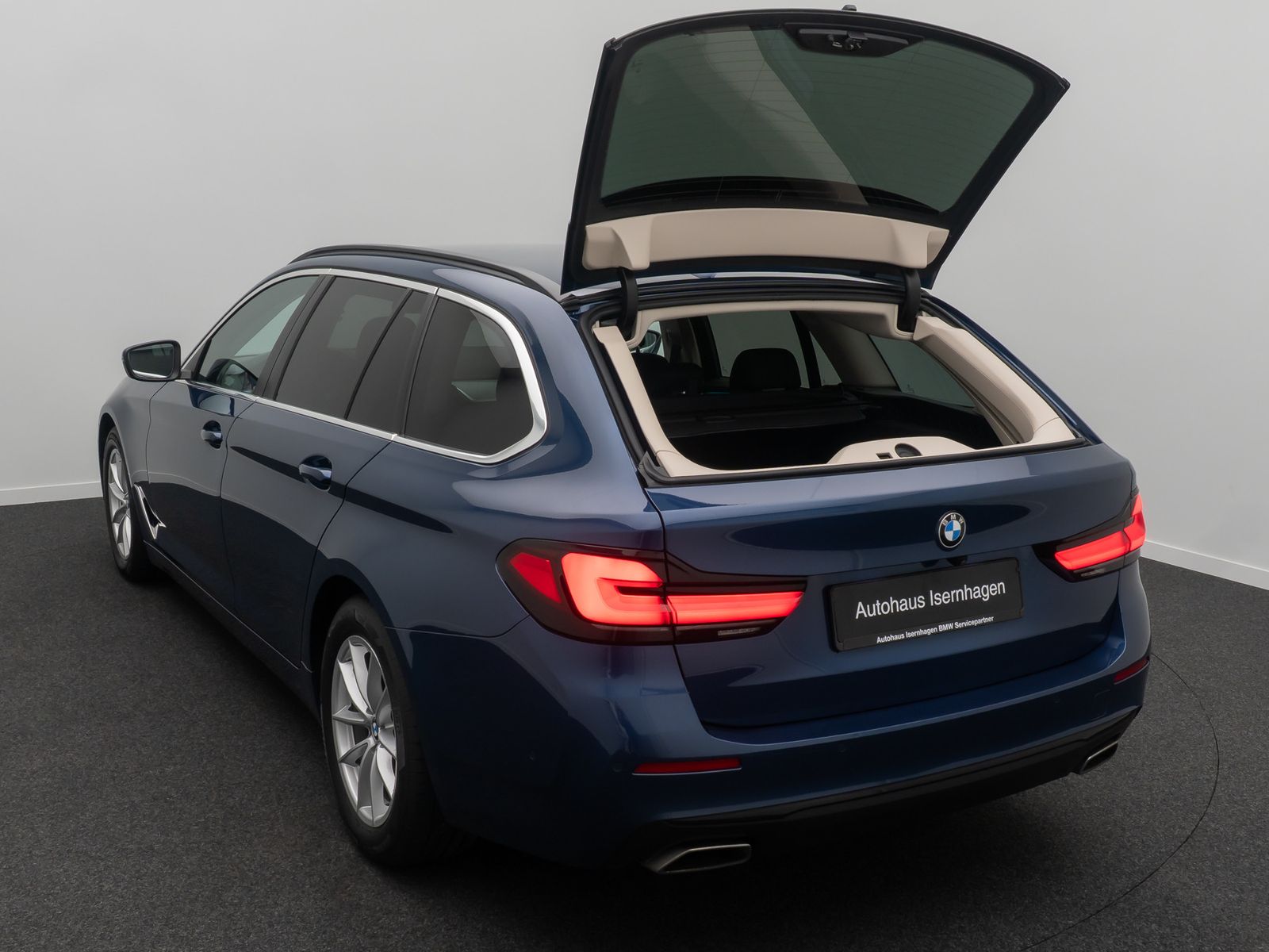 Fahrzeugabbildung BMW 530d xD HUD DAB HiFi Kamera Laser Alarm Komfort