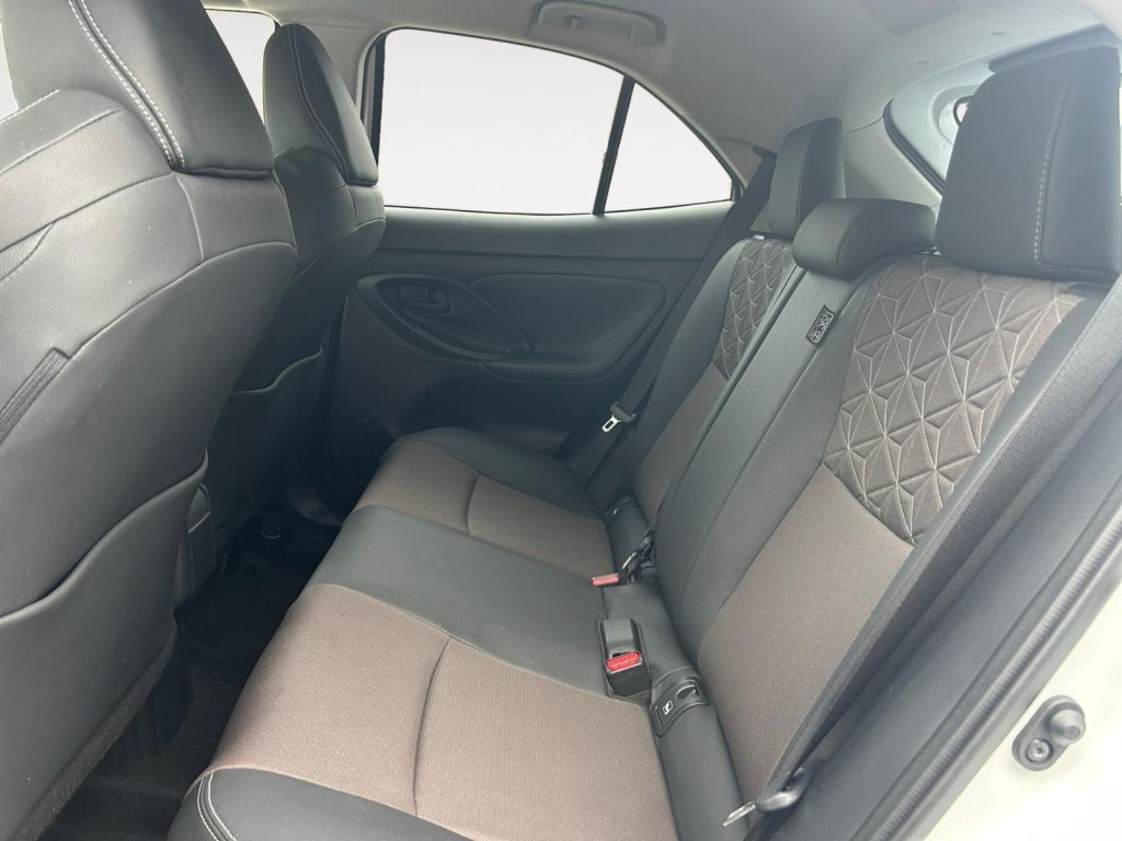 Fahrzeugabbildung Toyota Yaris Cross Hybrid 1.5 VVT-i Elegant