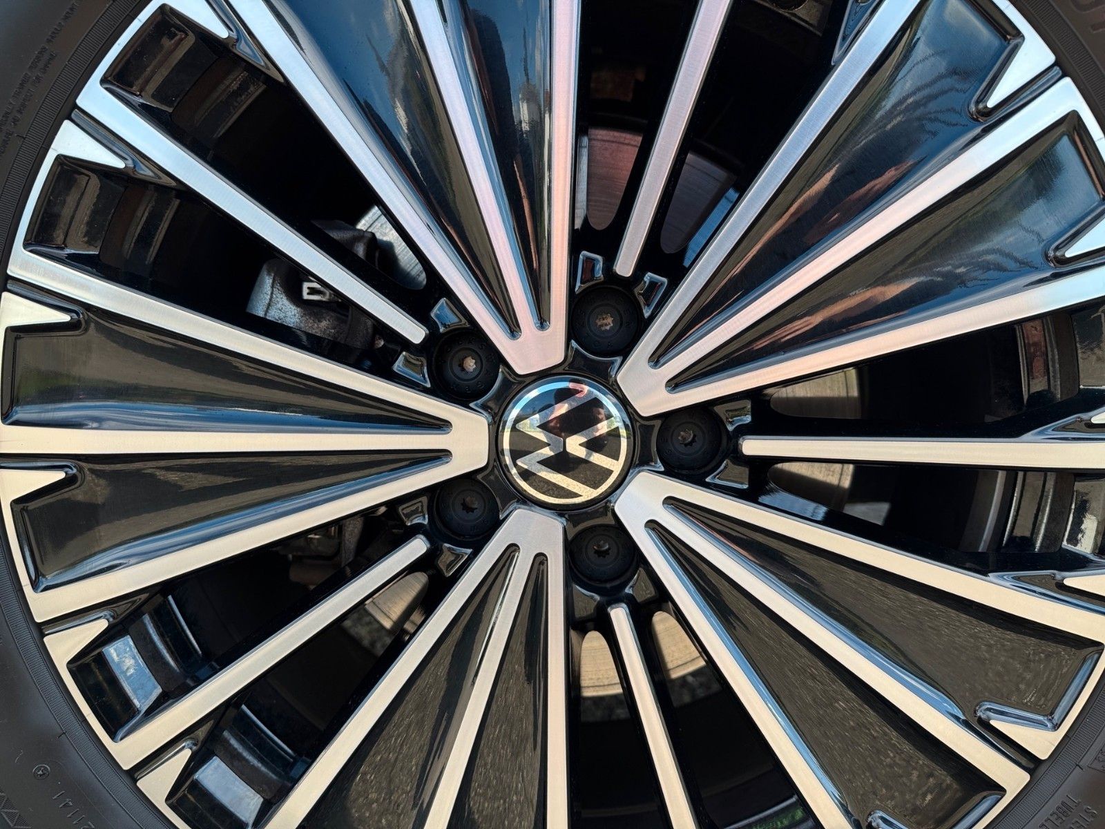 Fahrzeugabbildung Volkswagen Tiguan 1.5 eTSI Life